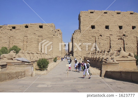 Temple of Carnac: Sphinx entrance and the first tower 1623777
