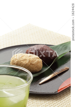 Ootoba with cold tea and two colors 1624428