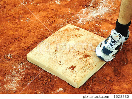 First base base runner available First base base runner available 1628280