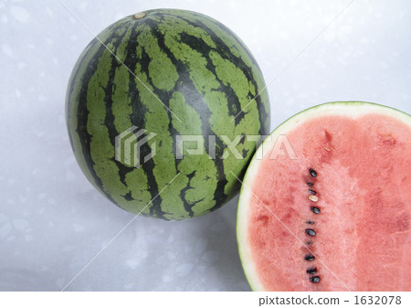 A watermelon 1632078