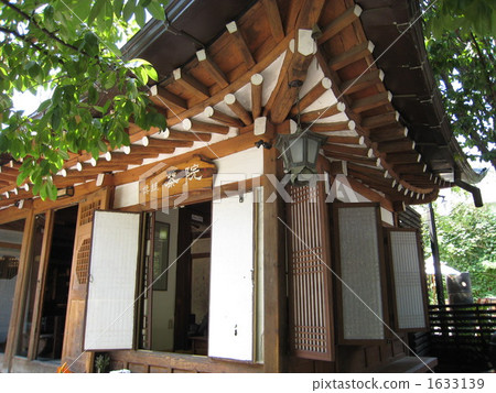 Insadong's traditional teahouse Insadong's traditional teahouse 1633139