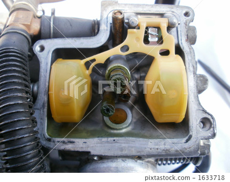 在摩托車化油器裡面 1633718