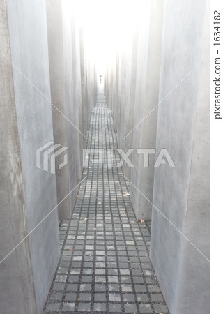 Jewish memorial monument 1634182