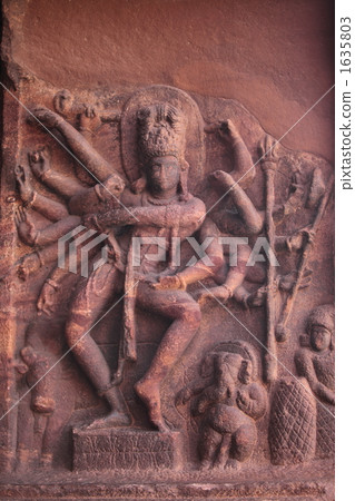 Burdami洞的Natalaja雕象 Burdami洞的Natalaja雕象 1635803