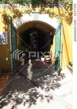 Valparaíso's elevator 1637393