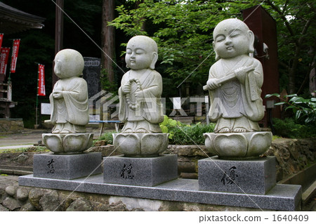 Mr. Jizo of the Amagi-ji Temple in Akasawa, Aomori Prefecture 1640409