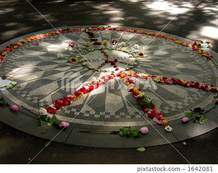 Strawberry Field John Lennon 1642081