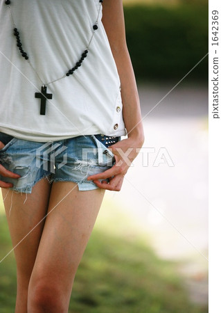 female, lady, woman 1642369