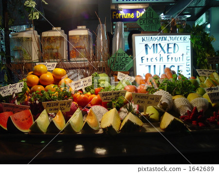 Midnight fruit shop (Bangkok / Thailand) Midnight fruit shop (Bangkok / Thailand) 1642689