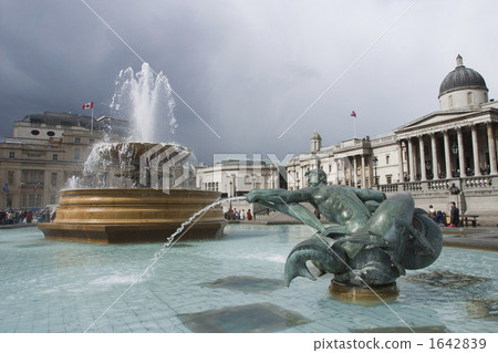 Fountain of Trafalgar Square and The National Gallery 1642839