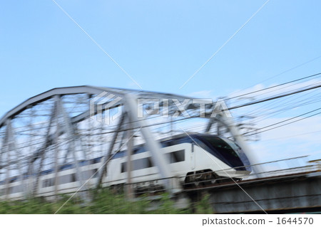 New Skyliner 1644570