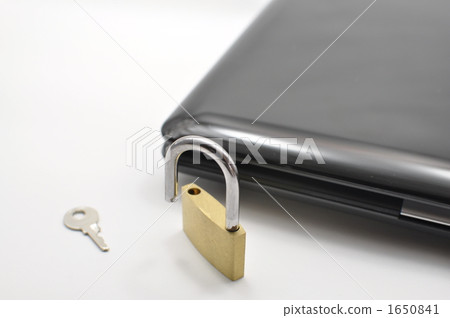 筆記本電腦和掛鎖 1650841