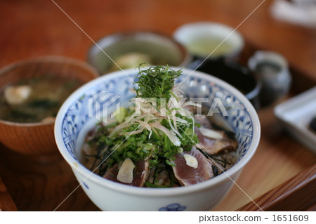 Tataki-rice bowl of bonito Tataki-rice bowl of bonito 1651609