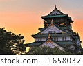 Osaka Castle in the evening 1658037