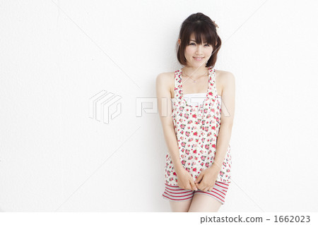 Portrait young lady 1662023