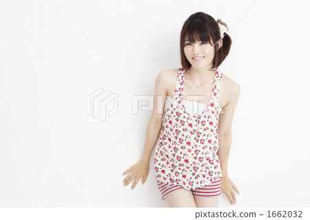 Portrait young lady 1662032