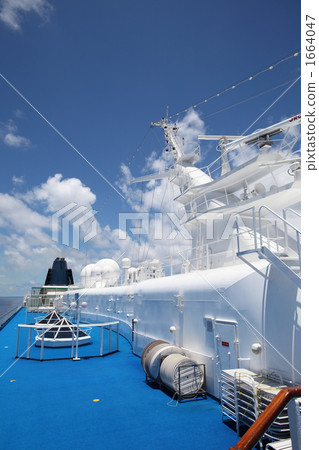 The blue sky 1664047
