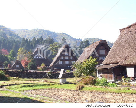 Shirakawago in autumn 1664652