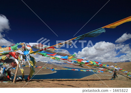 Flying in the wind (China Tibet) Flying in the wind (China Tibet) 1665822