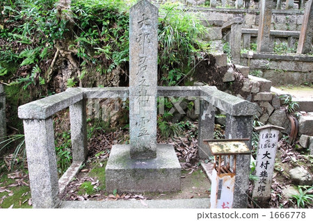 The grave of Kyoto Lishuyama shrine shrine · Omura Masujiro 1666778
