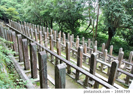 Kyoto Lishan Iwakuni Shrine · The grave of the resident Choshu clan Kyoto Lishan Iwakuni Shrine · The grave of the resident Choshu clan 1666799
