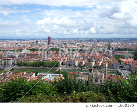 The streets of Lyon 1668180