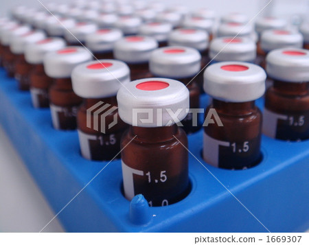 Glass vial brown 1669307