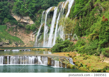 Yellow Fruit Falls Waterfall (China's Guizhou Province) 1669561