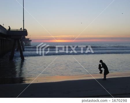 日落家庭孩子兒童母親沿海海 1670298