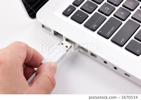 Connect the USB cable to the laptop 1670534