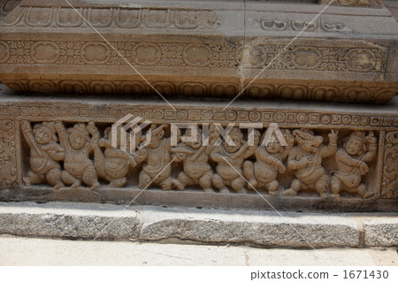 Kailashanatha temple precincts 1671430