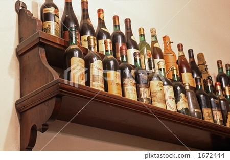 Wine bar bottle shelf 1672444