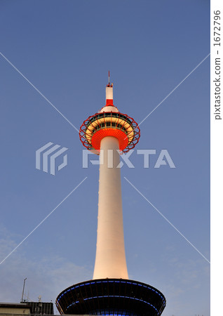 Kyoto Tower in the evening 1672796