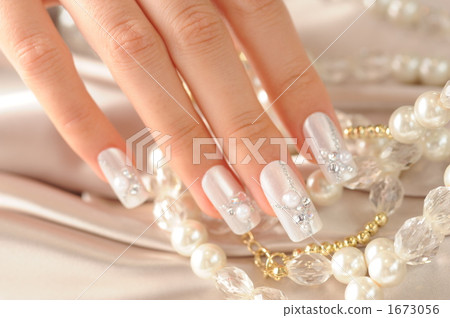nail  1673056