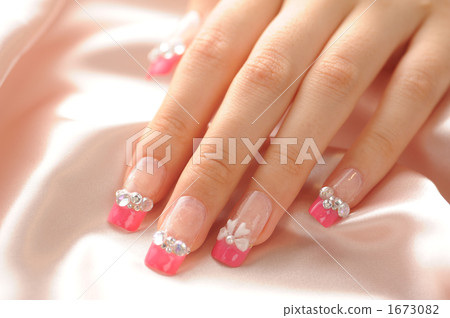 nail  1673082