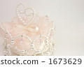 Ring pillow white background left 1673629