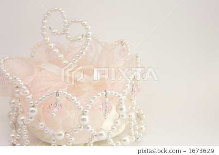 Ring pillow white background left Ring pillow white background left 1673629