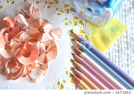 pencil shavings, writing instrument, shavings 1673863