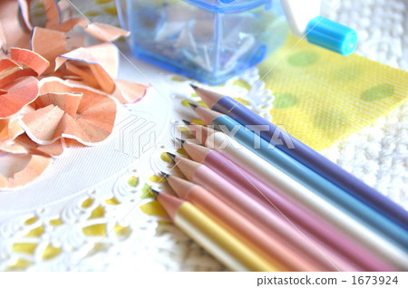 pencil shavings, seven things, writing instrument 1673924