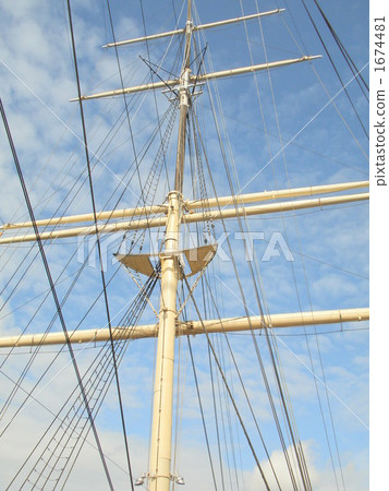 它是一艘舊木船的桅杆 1674481