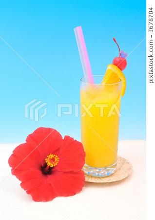 Tropical style tropical drink. 1678704