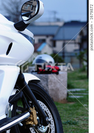 White motorcycle White motorcycle 1679872