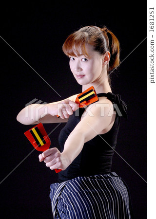 A woman with Naruko 1681251