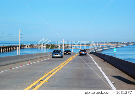 Long bridge over the sea Seven Mile Bridge to Key West 1681277