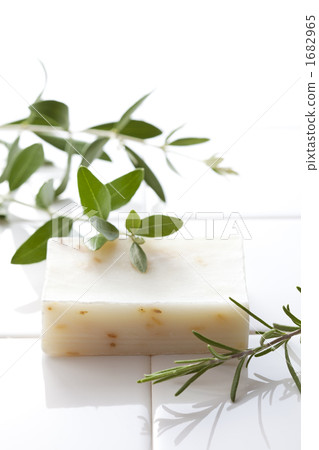 肥皂和草藥 1682965
