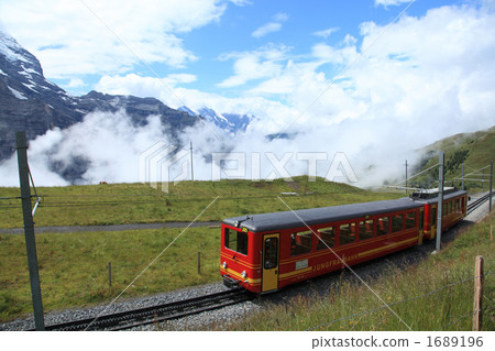 Jungfrau climbing train 1689196
