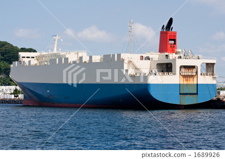 A car carrier 1689926