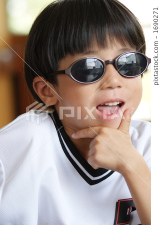 Cover with sunglasses Cover with sunglasses 1690271