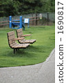 Casual benches 1690817