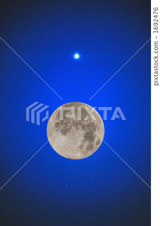 金星和月亮（滿月明亮表面的100％） 1692476